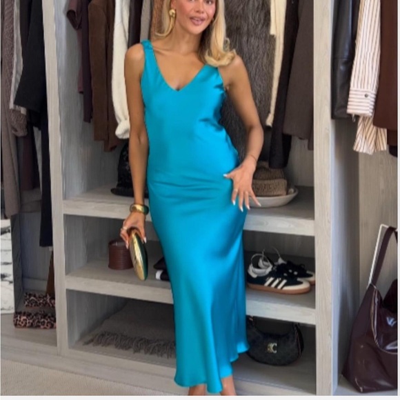 Zara Dresses & Skirts - Zara Vibrant Blue Midi Dress